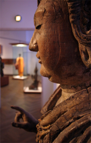 Guanyin - Bodhisattvaen Avalokitesvara, der i Kina er kendt som Guanyin. Udstillet i Etnografisk Samling på Nationalmuseet