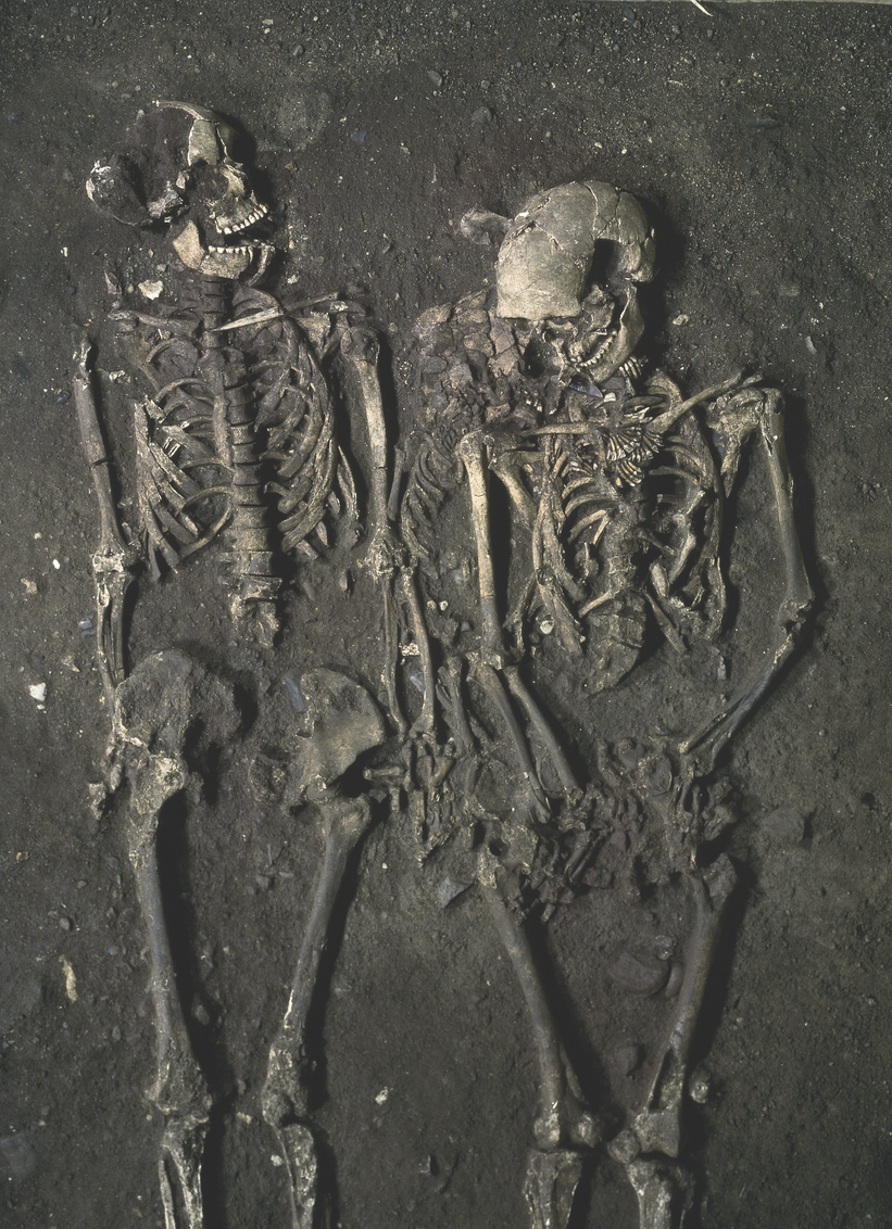 Grav 19 fra Bøgebakken, Vedbæk, Søllerød sogn.
Foto: Nationalmuseet. En kvindegrav med amuletter
