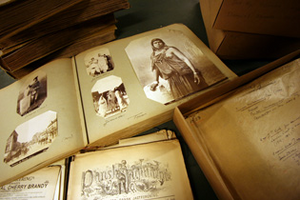 Arkivet indeholder blandt andet Daniel Bruuns scrapbøger