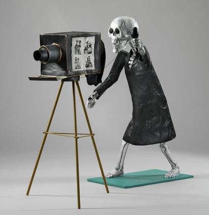 Fotógrafo esqueleto en papel maché, hecho por David Linares. Parte de la exposición "Jordens Folk" (La Gente de la Tierra), la Colección Etnográfica en el Museo Nacional de Dinamarca