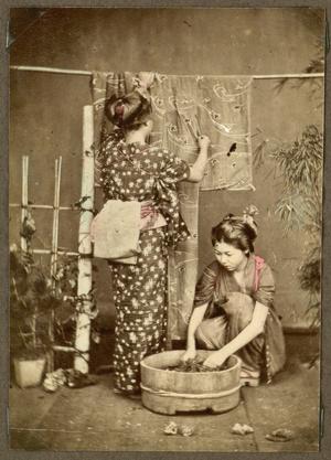 Foto fra et studie af japanske kvinder, der vasker tøj.