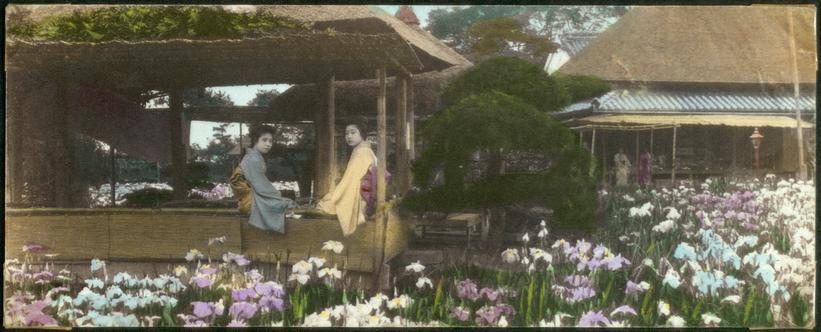 Håndmalet foto af japanske kvinder i et hus.
