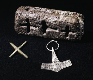De nordiske guder på arkæologiske genstande