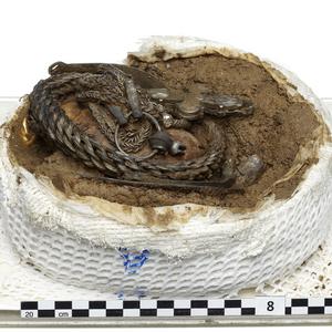 Intakt sølvskat fundet i Østermarie på Bornholm