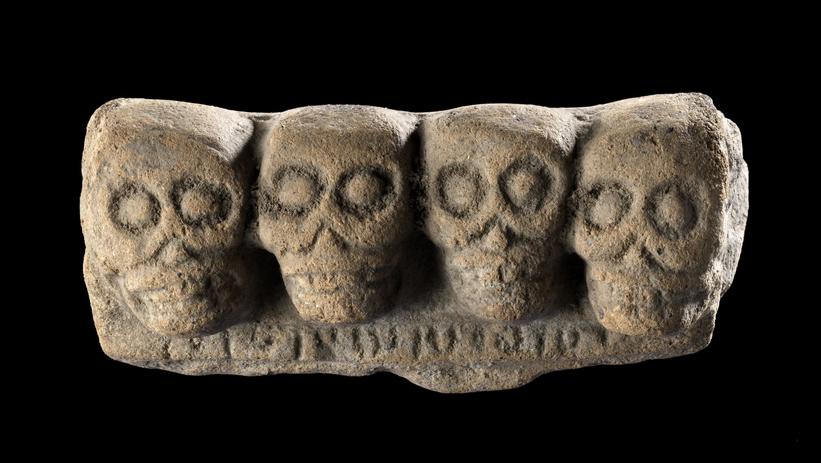 Skår med kranierække fra azteker-kulturen (ca. 1300-1521), fundet ved Texcoco uden for Mexico City
