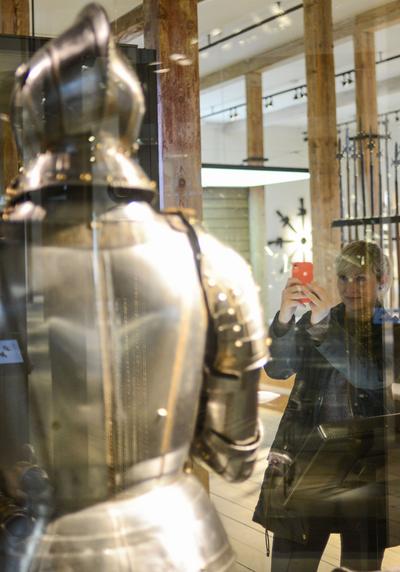 Undervisning på Tøjhusmuseet Studerende ser på rustninger fra Christian 4.s tid