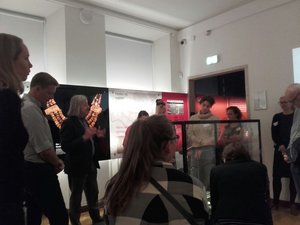 Flemming Kaul og Ulla Mannering videregiver deres store viden om Nationalmuseets bronzealdersamling. Foto: H. Wrobel Nørgaard International Workshop