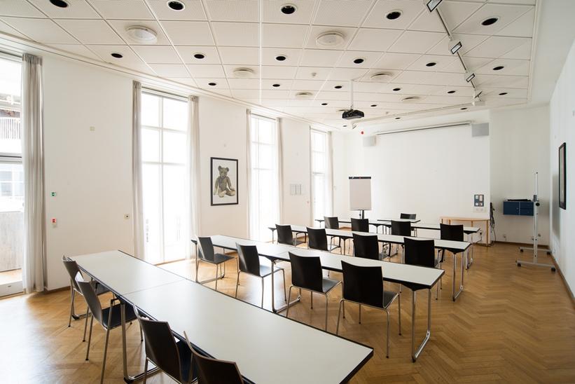 Mødelokalerne U1 og U2 ligger lige ved siden af museets restaurant på 1. sal med udsigt over forhallen Mødelokale U2 Nationalmuseet grupperum