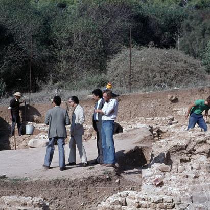 Der graves i Karthago. I forgrunden ses den danske arkæolog Søren Dietz. 