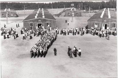 Appel i interneringslejren, maj 1945.