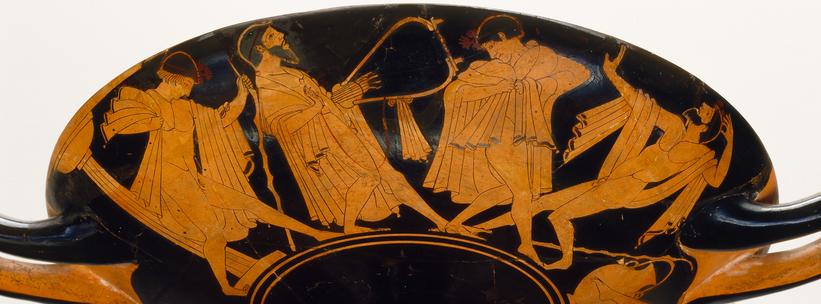 Scener fra et symposion. Mændene danser mens en sanger med lyre underholder. Drikkeskåle, kylix, af Brygos-maleren. 500-470 f.Kr. (Antiksamlingen, Nationalmuseet) 