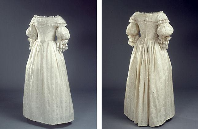 Brudekjole i mønstret silke, 1837