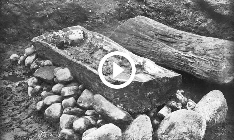 Museumsinspektør og bronzealderekspert ved Nationalmuseet Flemming Kaul, fortæller her om Egtvedpigens gravhøj, solmagi og mødet med forfædrene, som kan opleves i Escape Room'ets bronzealderrum.