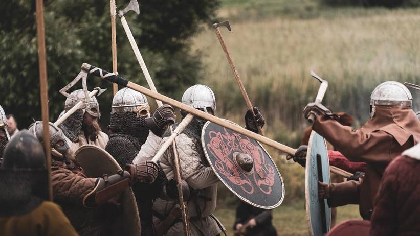 Moderne vikinger i kamp.