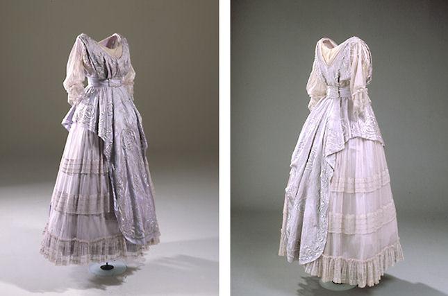 Lyslilla kjole med slæb, 1916