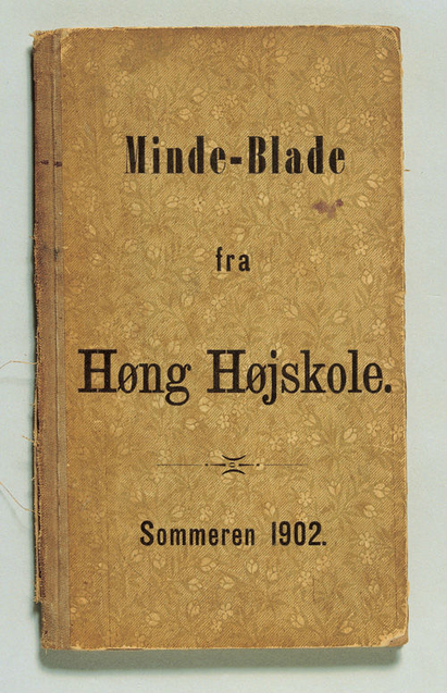 Ellen Mathilde Pedersens mindebog med hilsener og vers fra højskolekammeraterne på Høng Højskole, 1902.