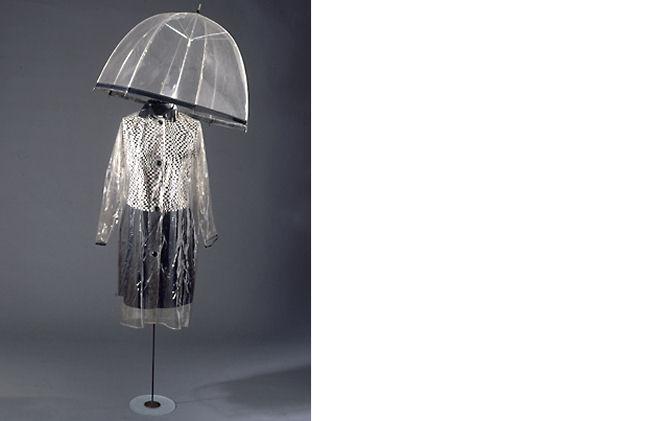 alias Lys Pålidelig Op art sæt med bluse, nederdel og gennemsigtig regnfrakke, 1966-67