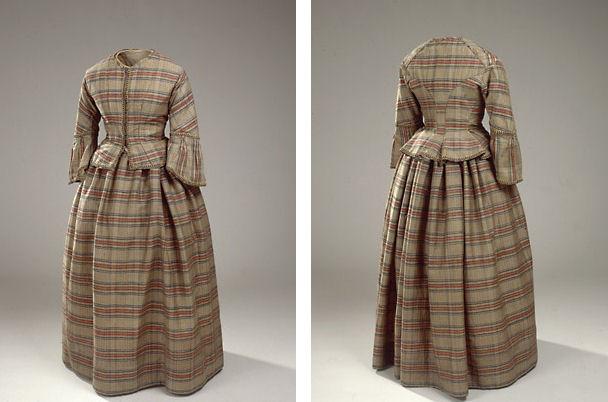 mord Rejsebureau Envision Skotskternet kjole i uld, ca. 1850