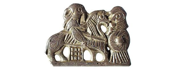 Smykke, der forestiller en valkyrie - kvindeskikkelser, som Odin sendte til slagmarken for at udvælge de krigere, der skulle dø. Fundet i Tissø.
